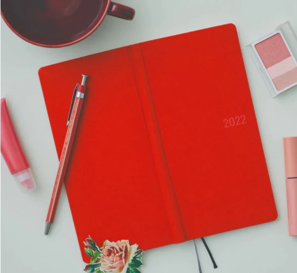 Hobonichi weekly Red, April 2022 Start